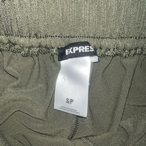 Express Shorts - Picture 3 of 4